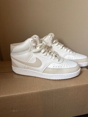 Woman Nike High Tops